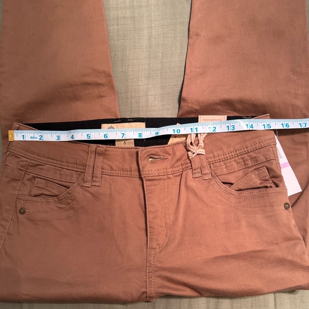 Democracy Women's Skinny Jeans in Brown - Picture 3 of 14